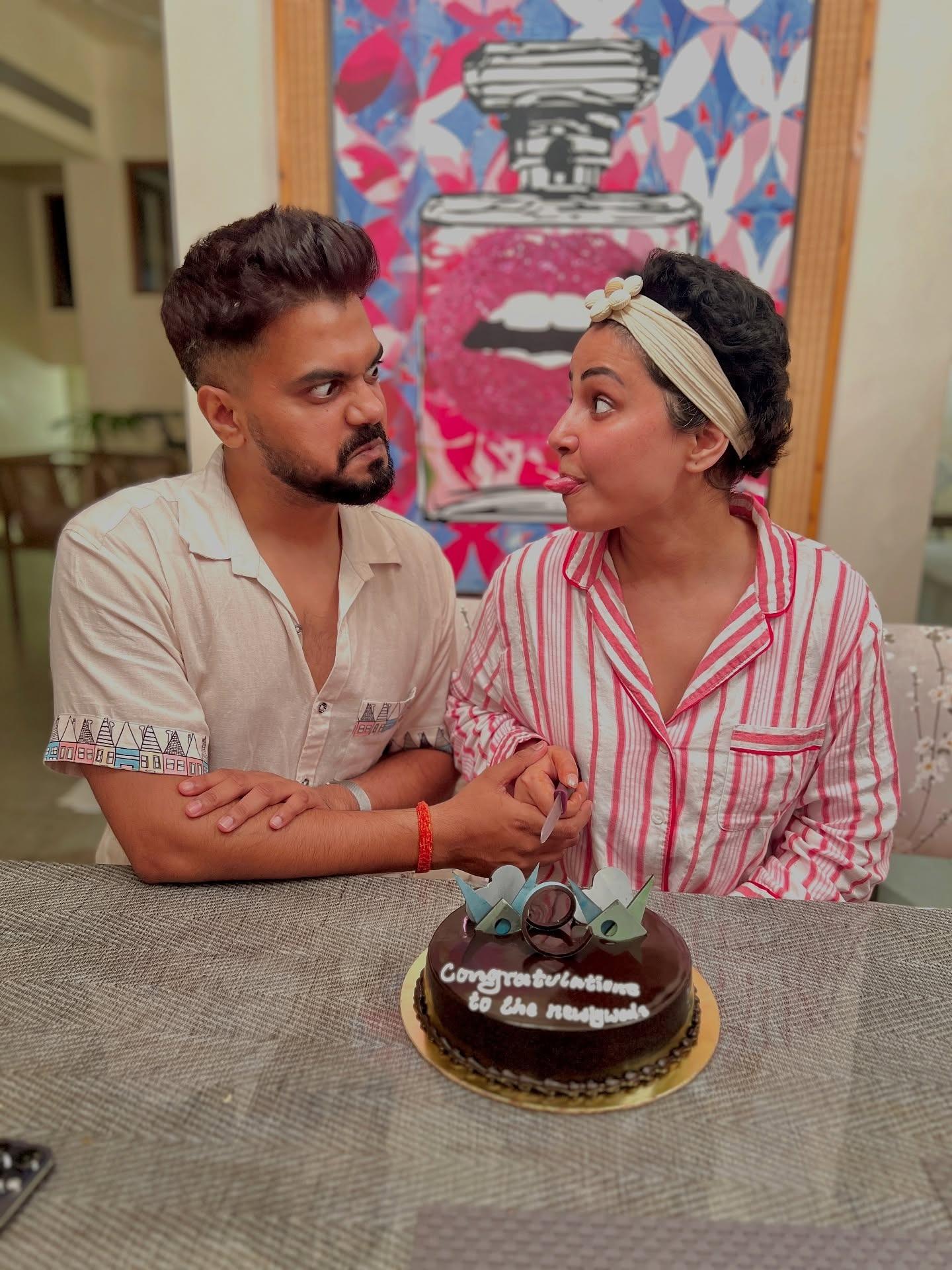 Hina Khan and Rocky Jaiswal were seen being their goofy selves as they cut a cake for their welcome. Goals, indeed!
