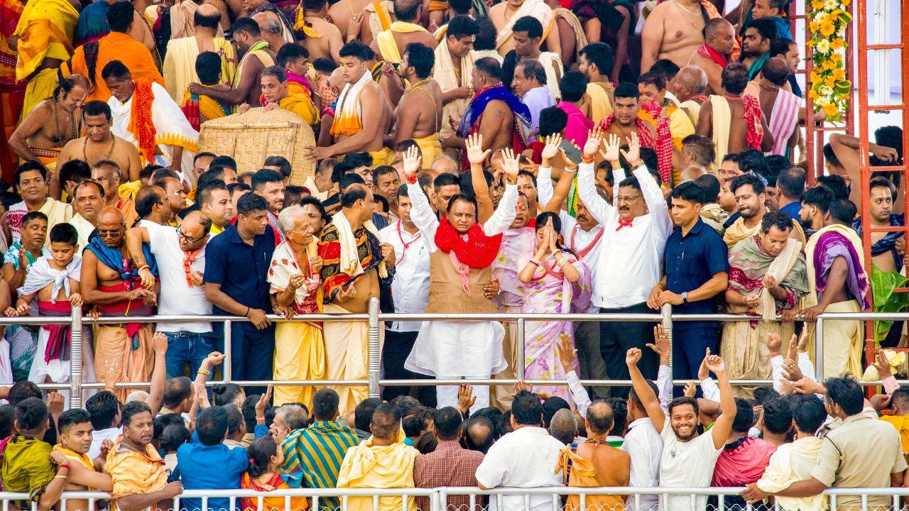 Accompanied by Puri MP Sambit Patra, the chief minister entered the temple through the 'Uttara Dwara' (northern gate) and witnessed the morning prayers and the ceremonial procession of the deities.