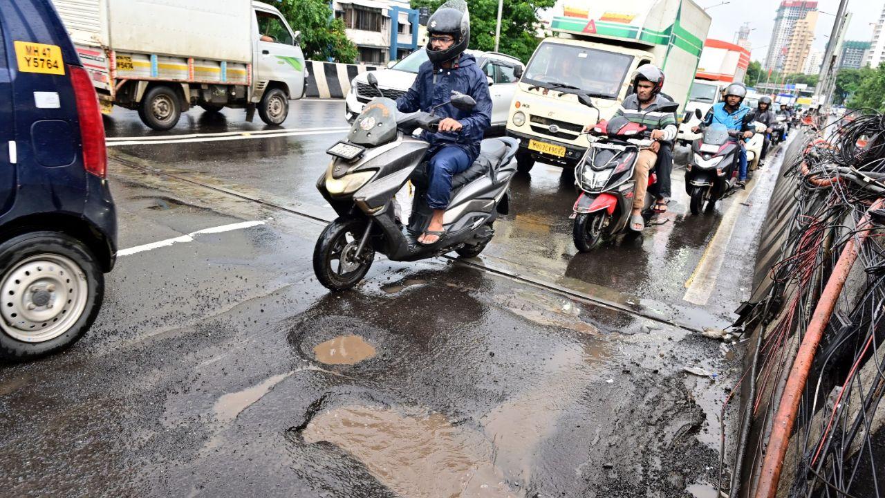  Considering the situation, a council member of the Indian Road Congress said that the use of substandard construction material, lack of road maintenance and heavy traffic are some of the factors responsible for the formation of potholes.