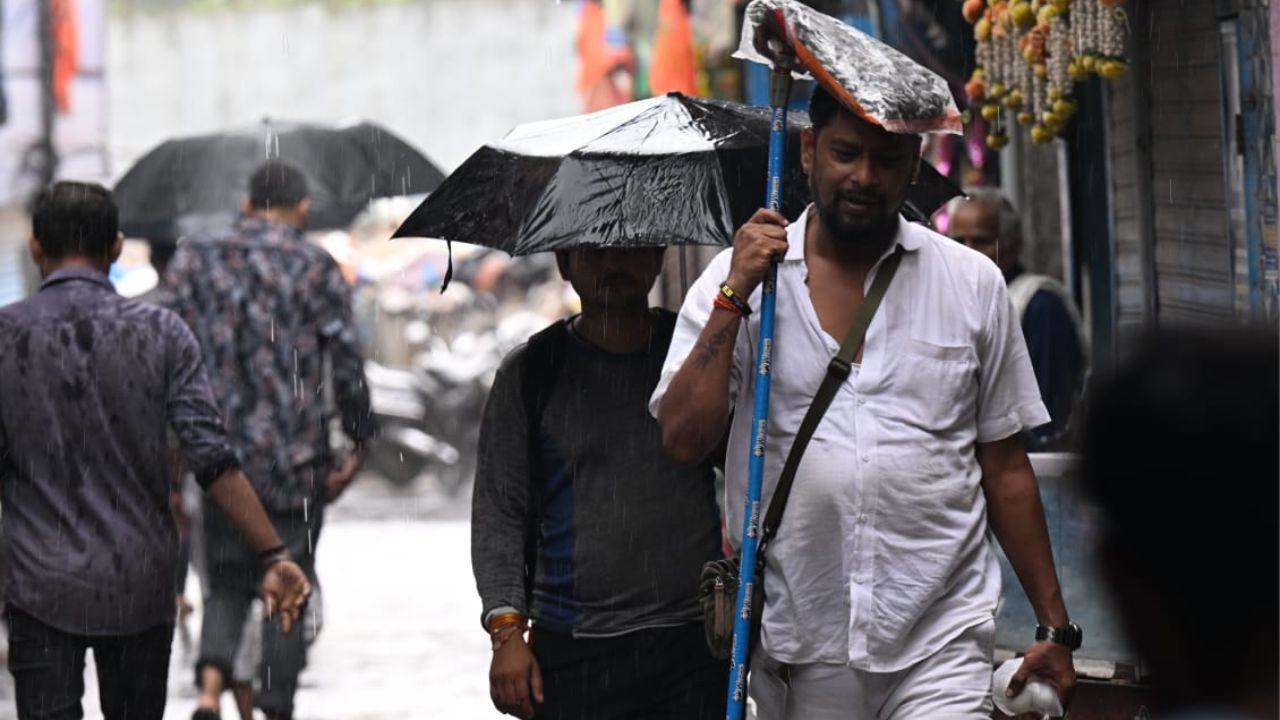 Earlier on Thursday, June 26, the Indian Meteorological Department issued a yellow alert for Mumbai, predicting heavy rainfall.