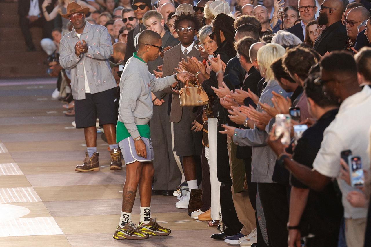 Pharrell Williams and Beyoncé
After the show, Pharrell Williams—Louis Vuitton’s Men’s Creative Director—closed the runway by debuting a new LV bag. While greeting the front row, he handed the exclusive piece to Beyoncé