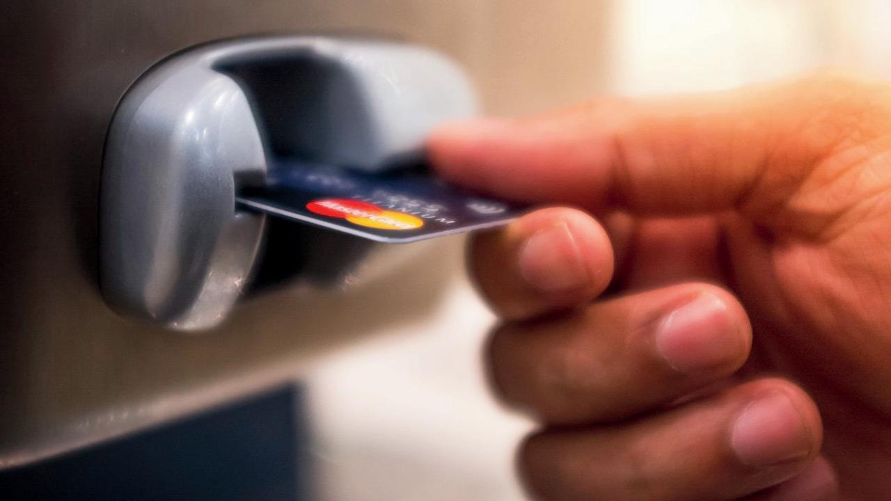 Mumbai: Kalyan GRP books one for stealing debit card, withdrawing money