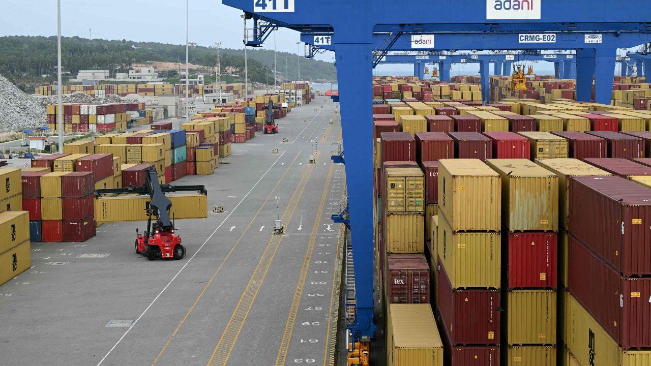 With a staggering carrying capacity of 24,346 TEUs (twenty-foot equivalent units), MSC IRINA symbolizes the expanding scale of global trade and India’s growing prominence in international logistics