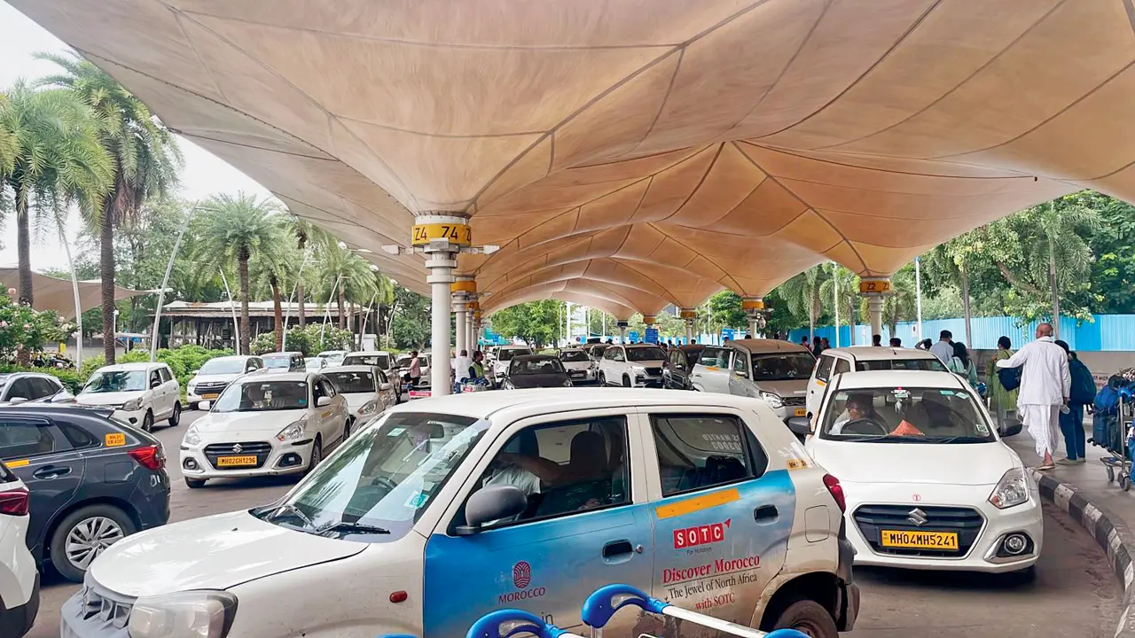 Taxi war at Mumbai airport