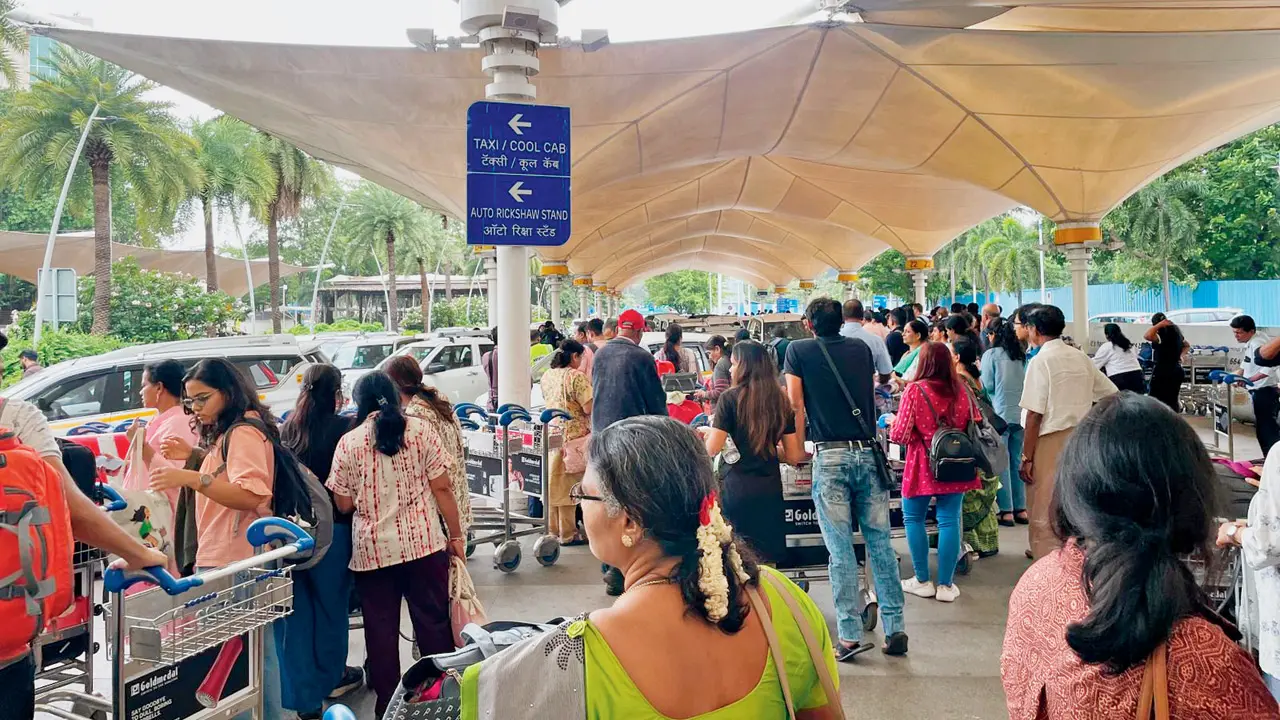 Better cab services needed at both airport terminals in Mumbai