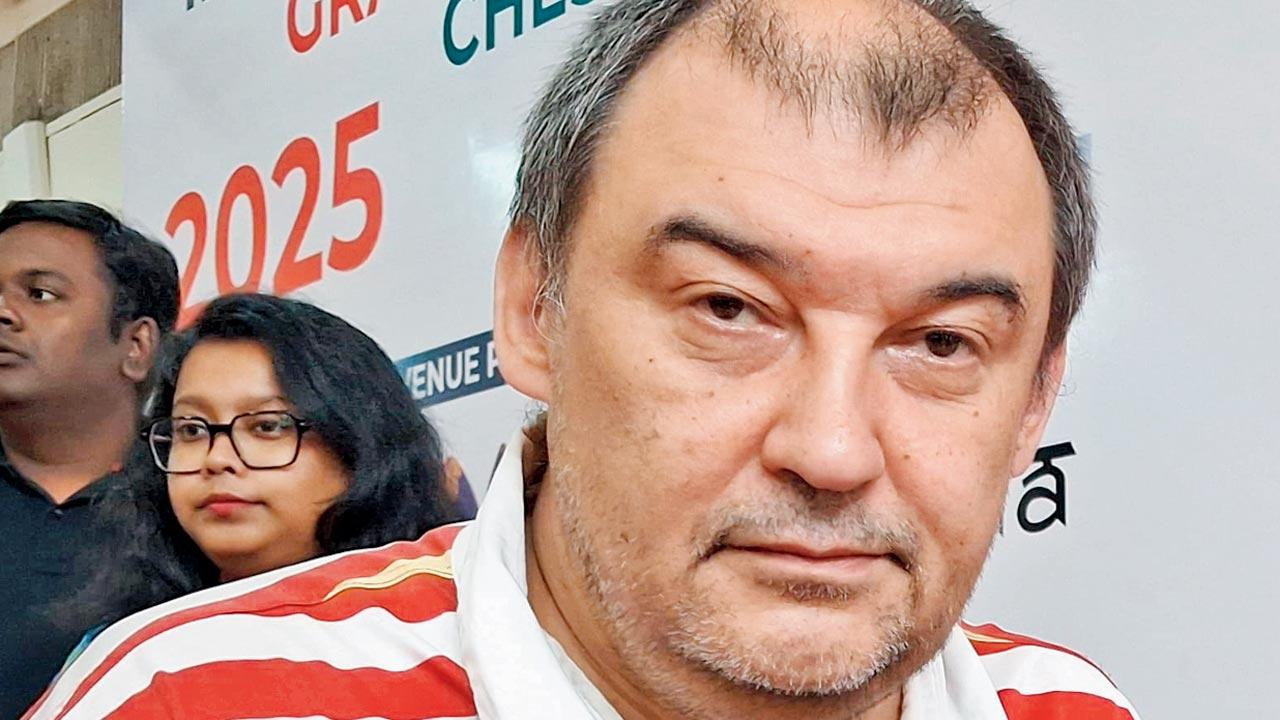 GM Aleksandrov takes sole lead