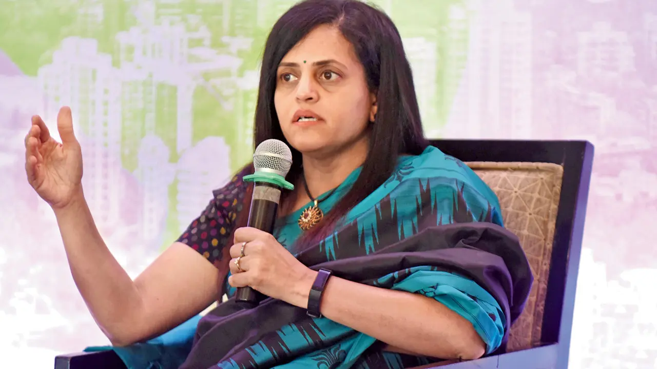 MMRCL says tarpaulin on Mumbai Metro 3 entry and exit usual practice
