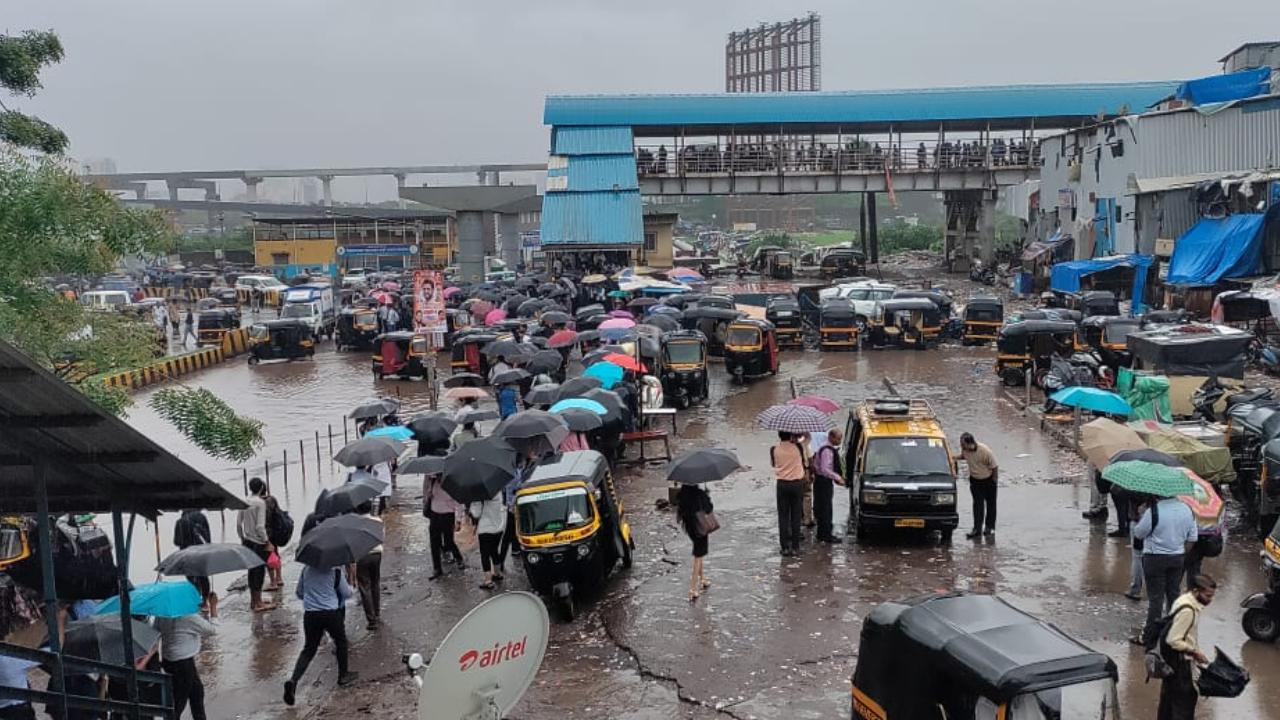 It was no different on the Churchgate-end bridge, where the chaos was even more than usual for people to get a share rickshaw to their destination