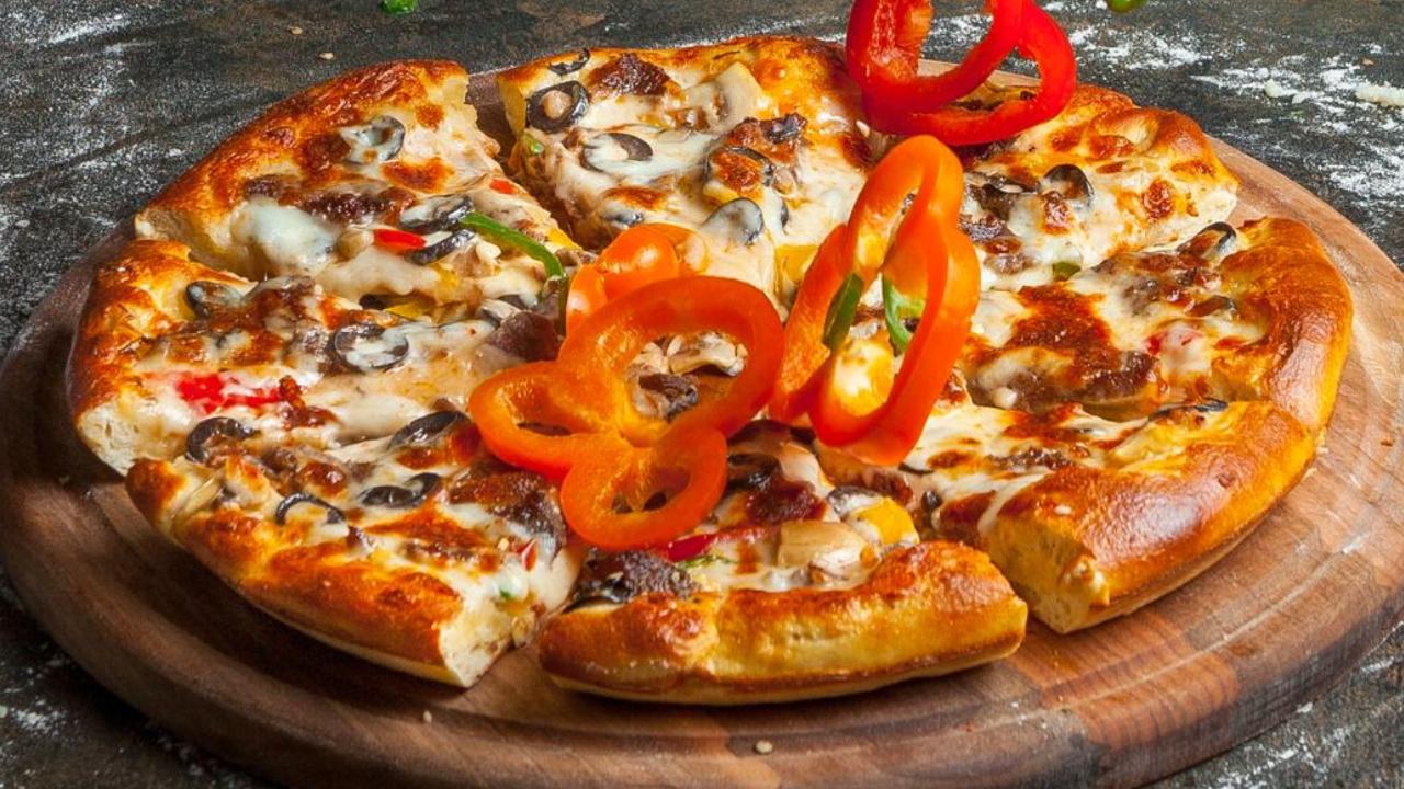 As 'bhindi on pizza' goes viral, Indian chefs share recipes for desi pizzas