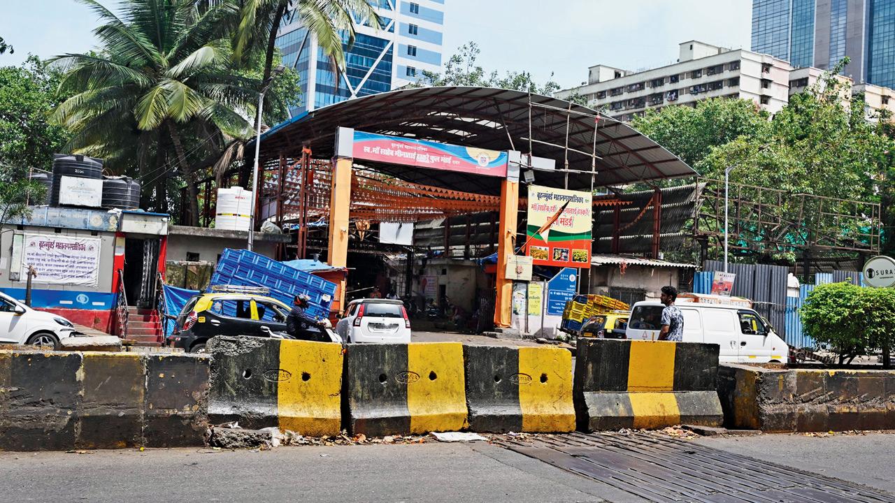 The Meenatai Thackeray Flower Market in Dadar where flower-bearing trucks would frequently make U-turns