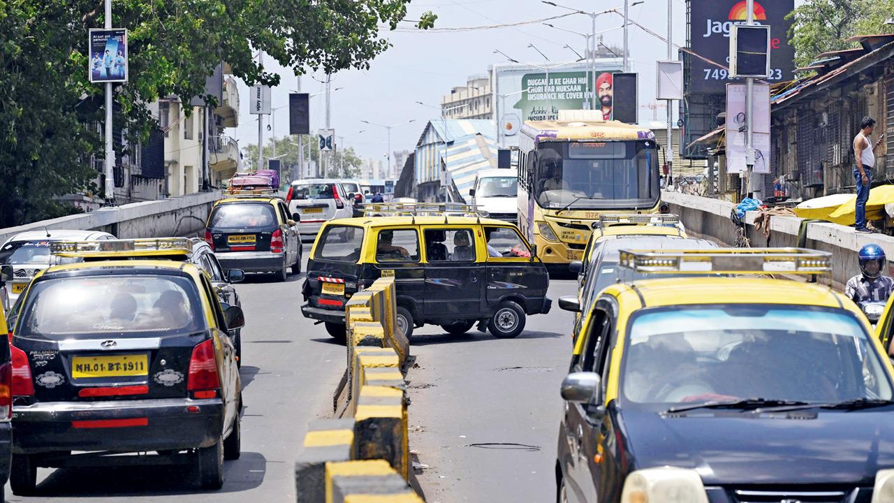 Vehicles make U-turns on the flyover as they couldn’t do so at Manish Market