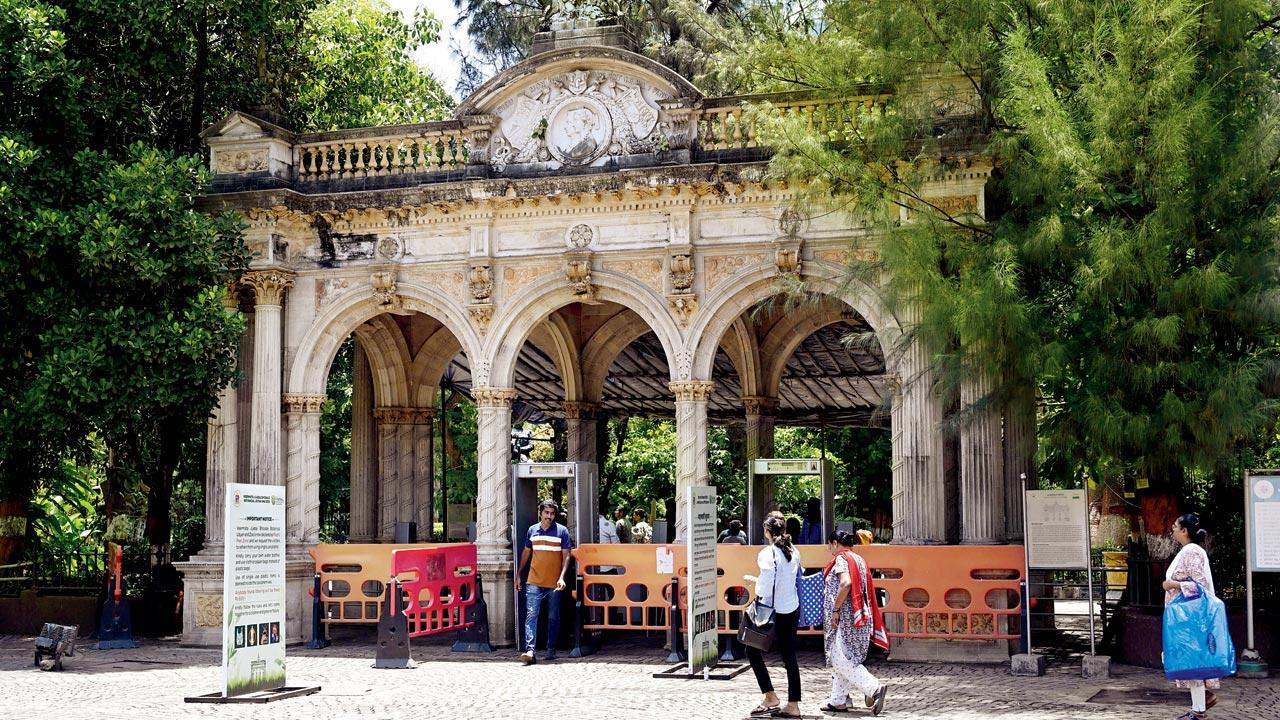 Love exploring Mumbai? Walk through Byculla to discover its uniqueness