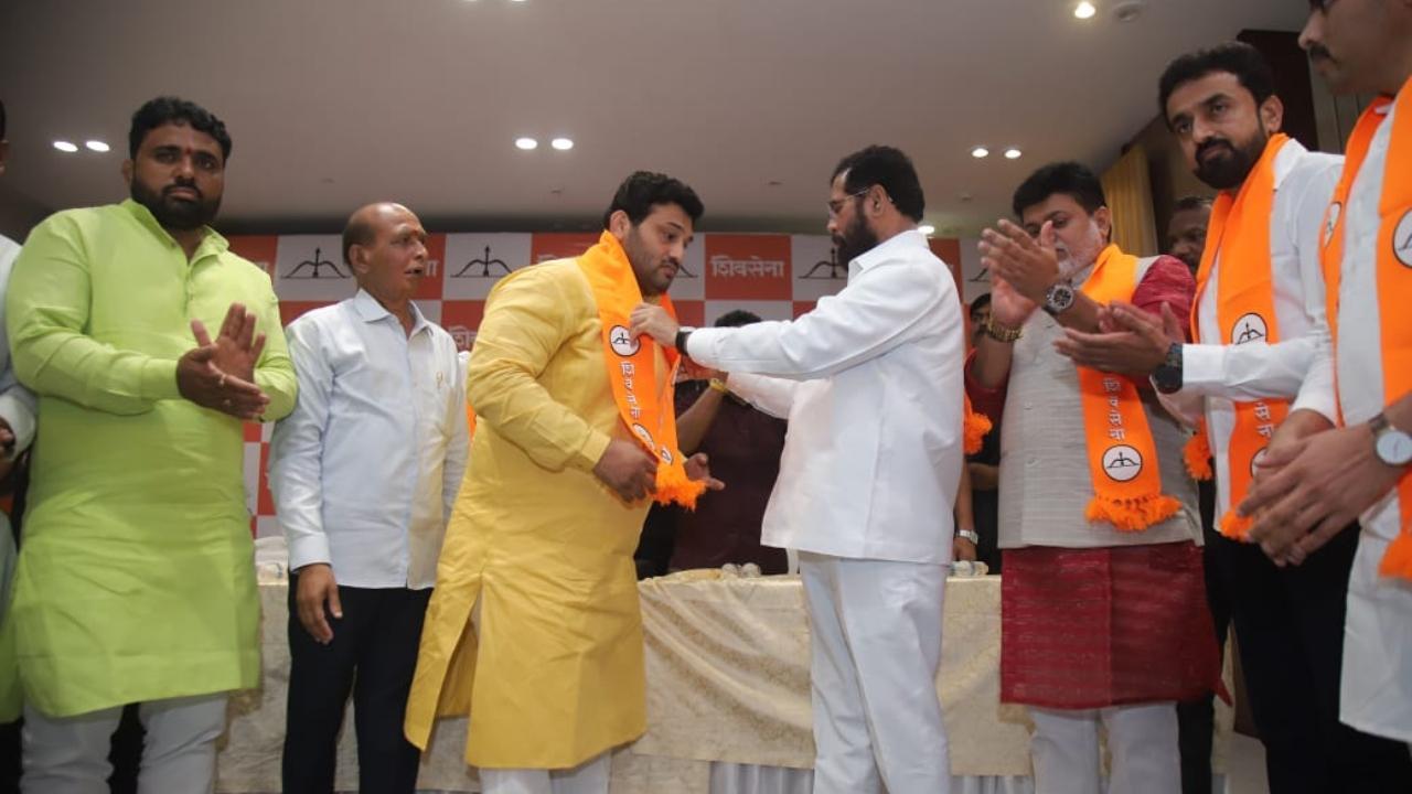 In Photos: Former wrestler Chandrahar Patil joins Eknath Shinde-led Shiv Sena