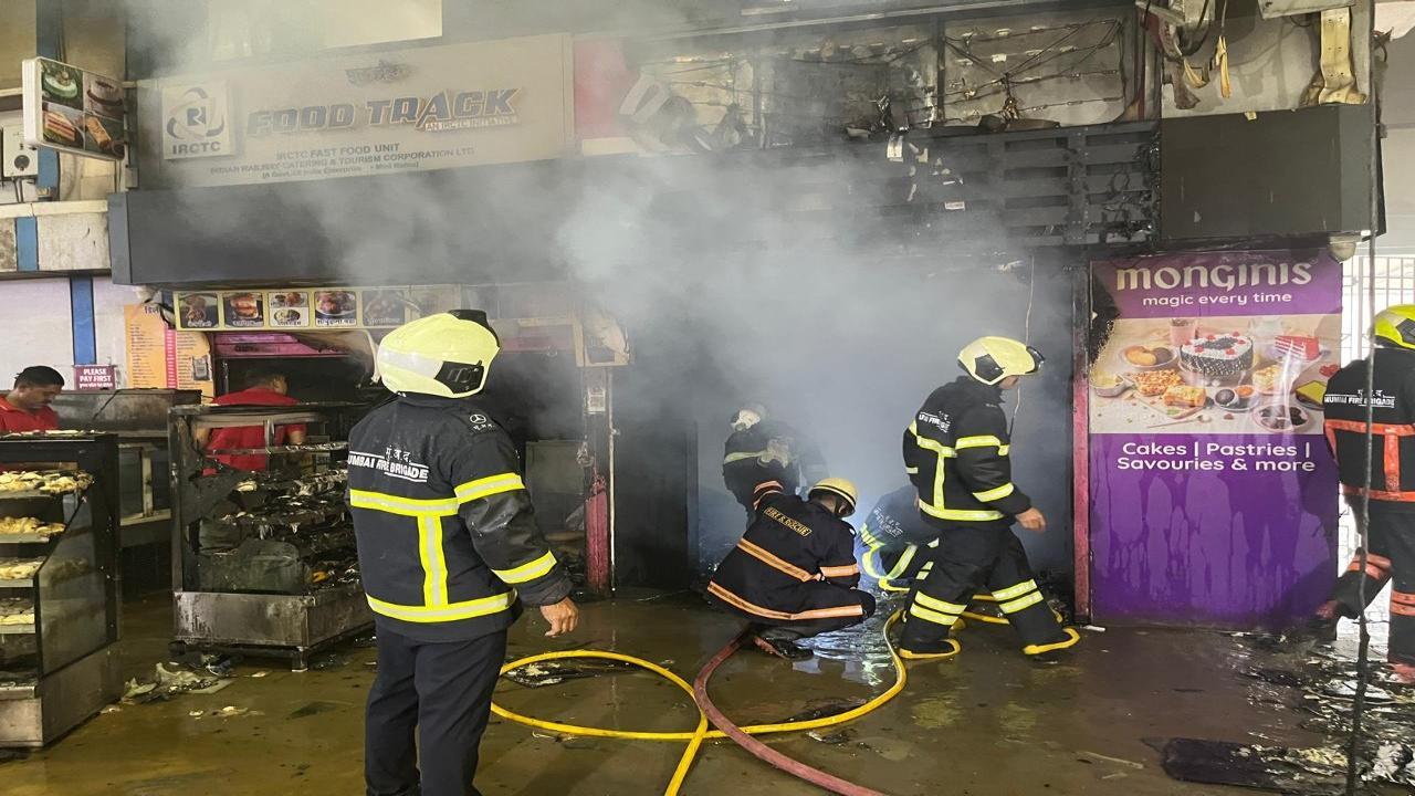 Mumbai LIVE:  No disruption in train services despite Churchgate station fire
