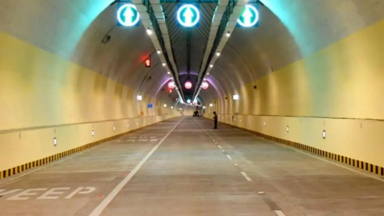 Mumbai News LIVE Updates: Speeding car overturns inside Coastal Road tunnel