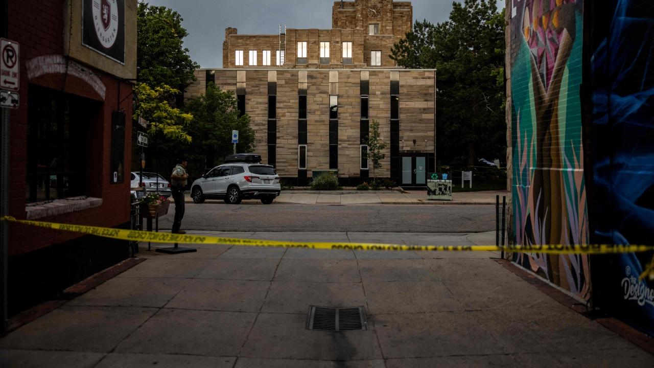 Alex Osante of San Diego said he was having lunch on a restaurant patio across the pedestrian mall when he heard the crash of a bottle breaking on the ground, a 
