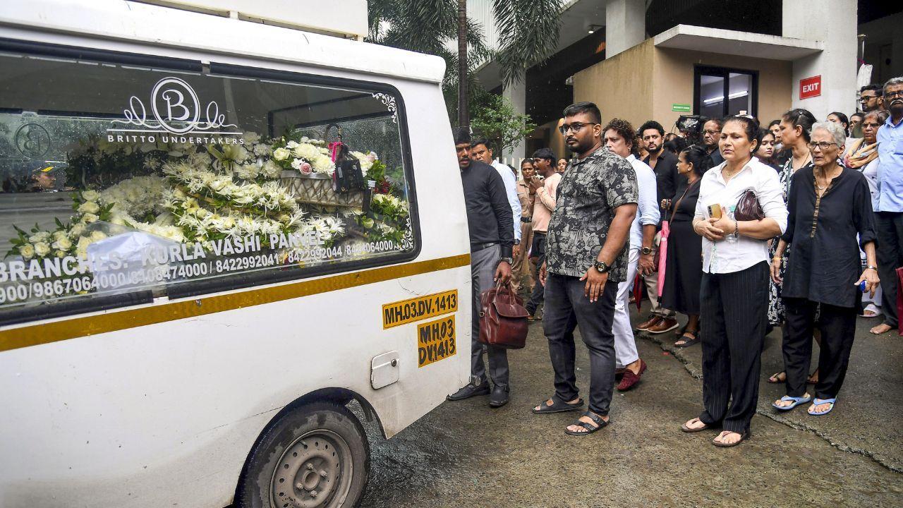Mumbai LIVE Updates: Mumbai says goodbye to Air India co-pilot Kunder