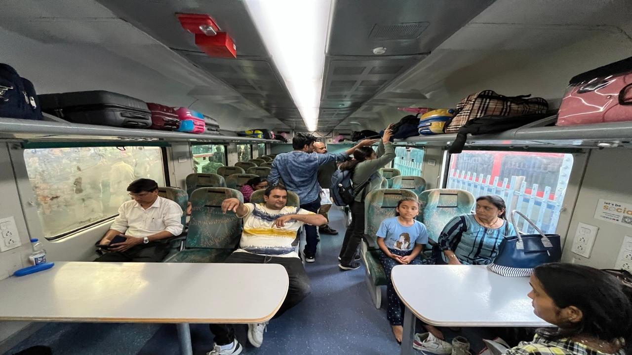 Initially, the train was introduced with two rakes of seven coaches, each one of which was painted in silver with scarlet mouldings and the other with royal blue with gold lines