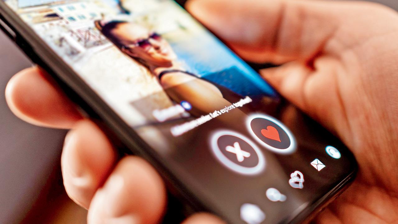 Mumbai: Tinder date at Borivli club ends in Rs 14K fraud