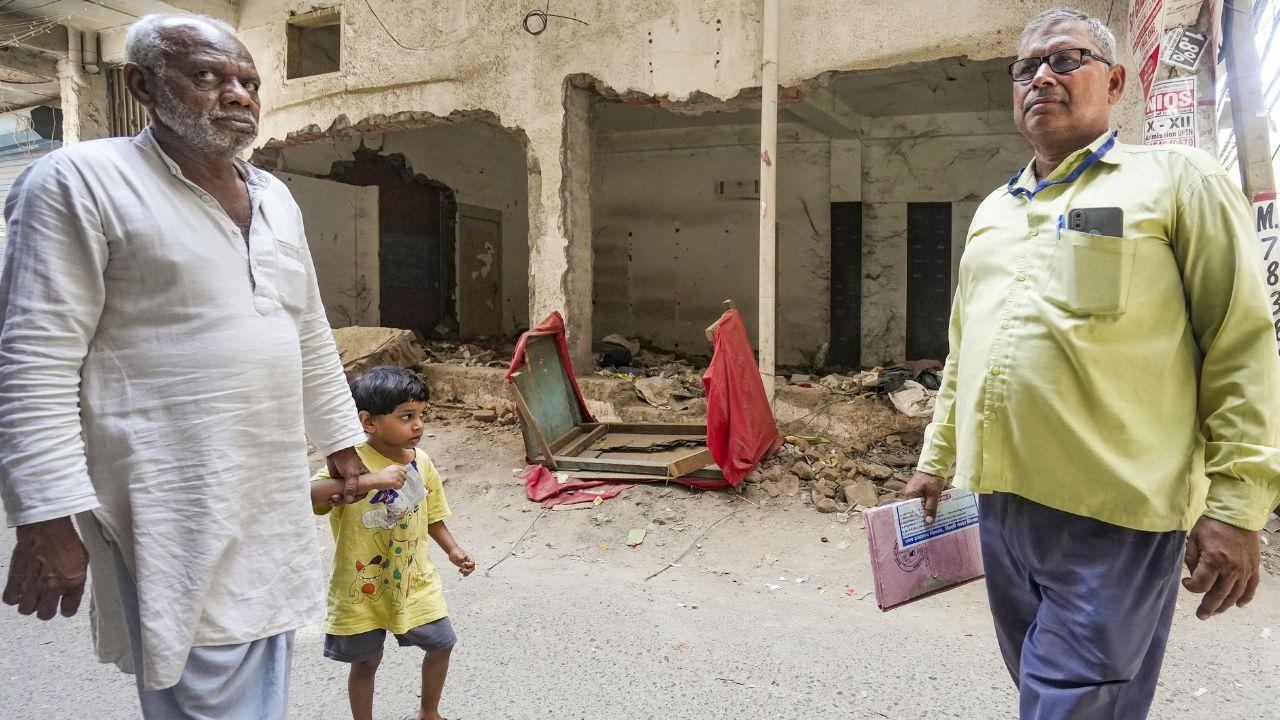 The demolition occurs at a time when Delhi is facing a severe heatwave. The India Meteorological Department (IMD) has issued a red alert as temperatures in parts of the city have reached 45.5 degrees Celsius