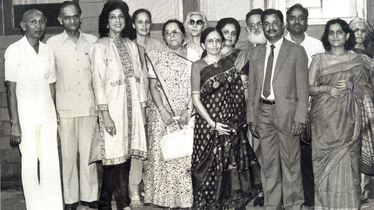Rashmi Vaghwala, Shailesh Mahadevia, Jeroo Mango, Pheroza J. Godrej, Hemlata Mariwala, Soonu N Godrej, Devangana Desai, Arti Mehta, Sadashiv Gorakshkar, Shridhar Andhare, Arvind Jamkhedkar, Kunjalata Shah and Nalini Swali, 1989