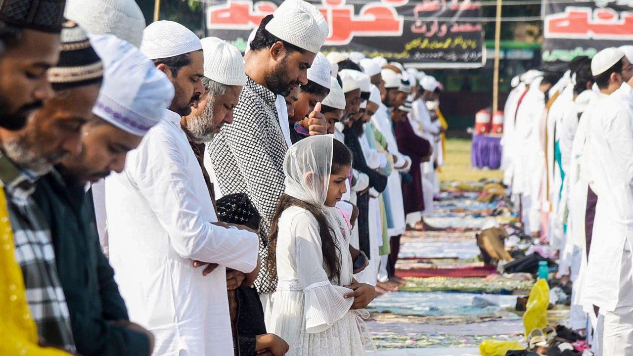 People offer namaz at Gandhi Maidan in Patna, Bihar
All Muslims who are physically and financially able are expected to undertake this journey at least once in their lifetime