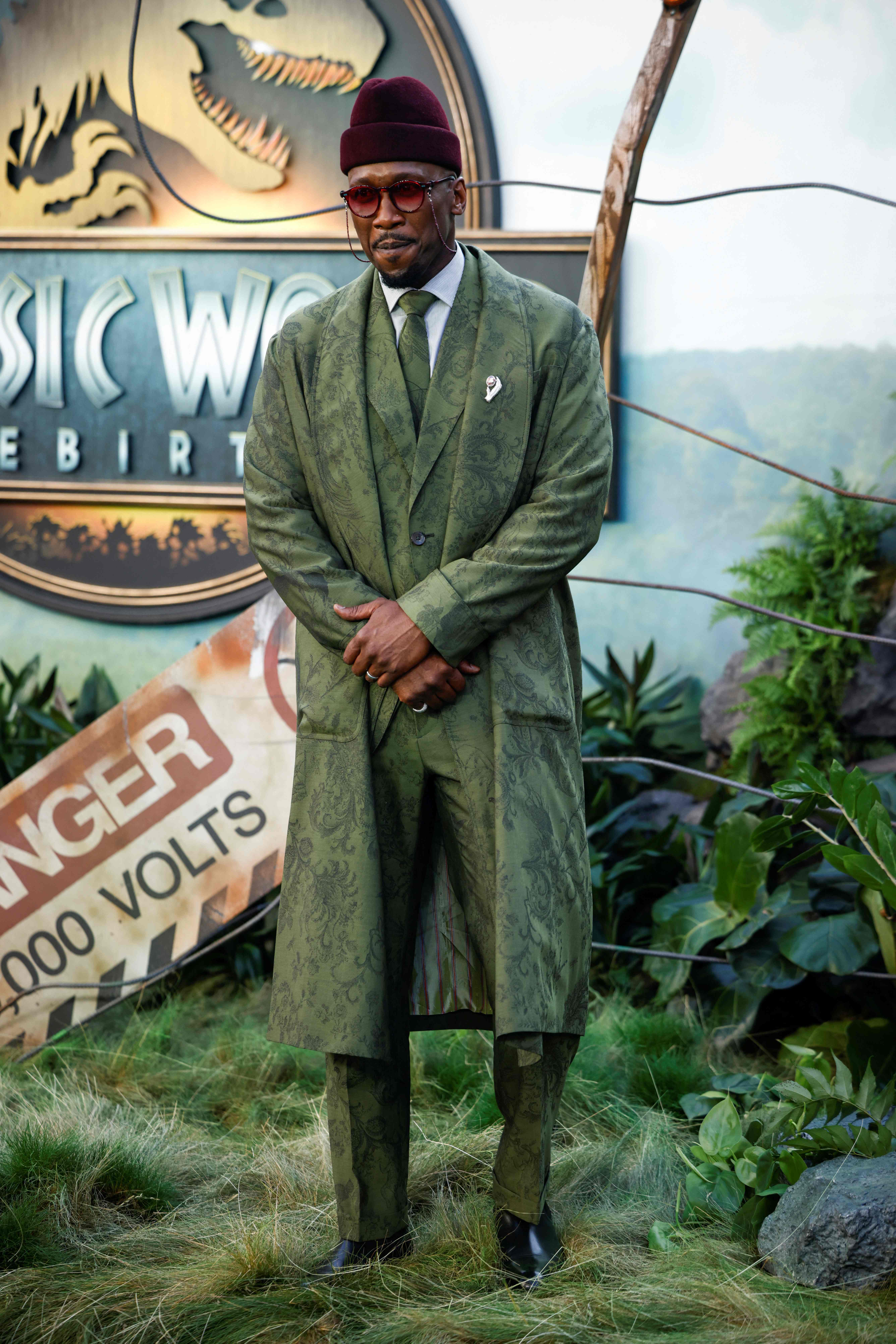 Mahershala Ali
Mahershala Ali appears as Duncan Kincaid, the steady ship captain and Zora’s trusted partner, stepping into the Jurassic World legacy