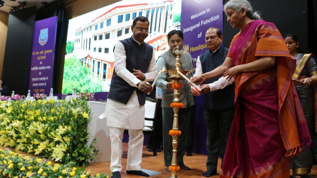 She further stated that the government’s priority is to ensure that the most currency in circulation consists of lower denominations, while promoting greater awareness of digital transfers. Responding to a question about the future of the Rs 500 note, Sitharaman said, “We are making every effort to ensure that currency in lower denominations is used much more than higher denominations, as the Rs 2,000 note is almost completely out of circulation, except for possibly 0.02 percent, which is still outside. The rest have been deposited in banks”