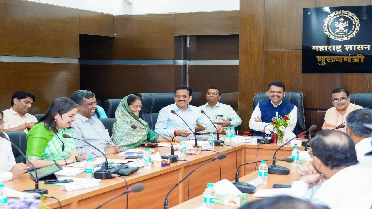 IN PICS: Fadnavis, Nitin Gadkari chair review meeting for Kumbh Mela