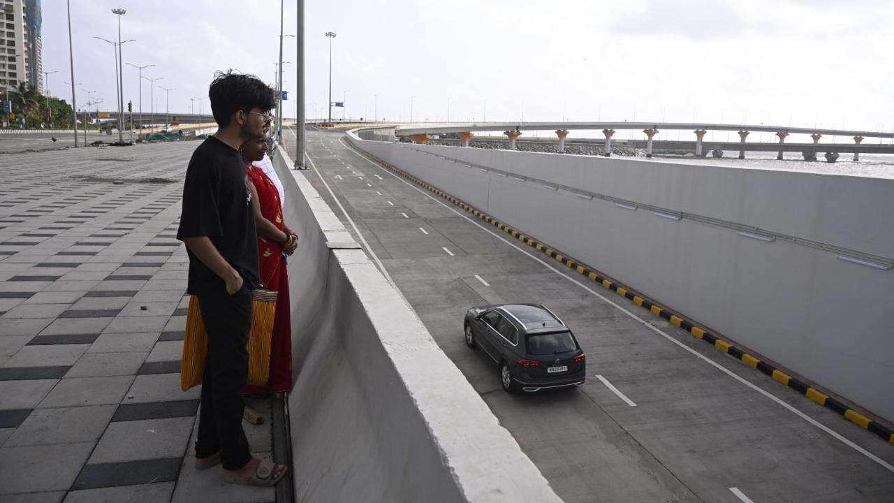 Mumbai’s Coastal Road Project (MCRP) also includes a 550-metre Vehicular Underpass (VUP) running beneath Khan Abdul Ghaffar Khan Road, providing direct access to the Coastal Road for motorists from Prabhadevi and Dadar. The underpass begins at JK Kapur Chowk in Worli and exits near Bindu Madhav Thackeray Chowk. It connects seamlessly to the Worli interchange, allowing vehicles to travel north towards Bandra or south towards Marine Drive