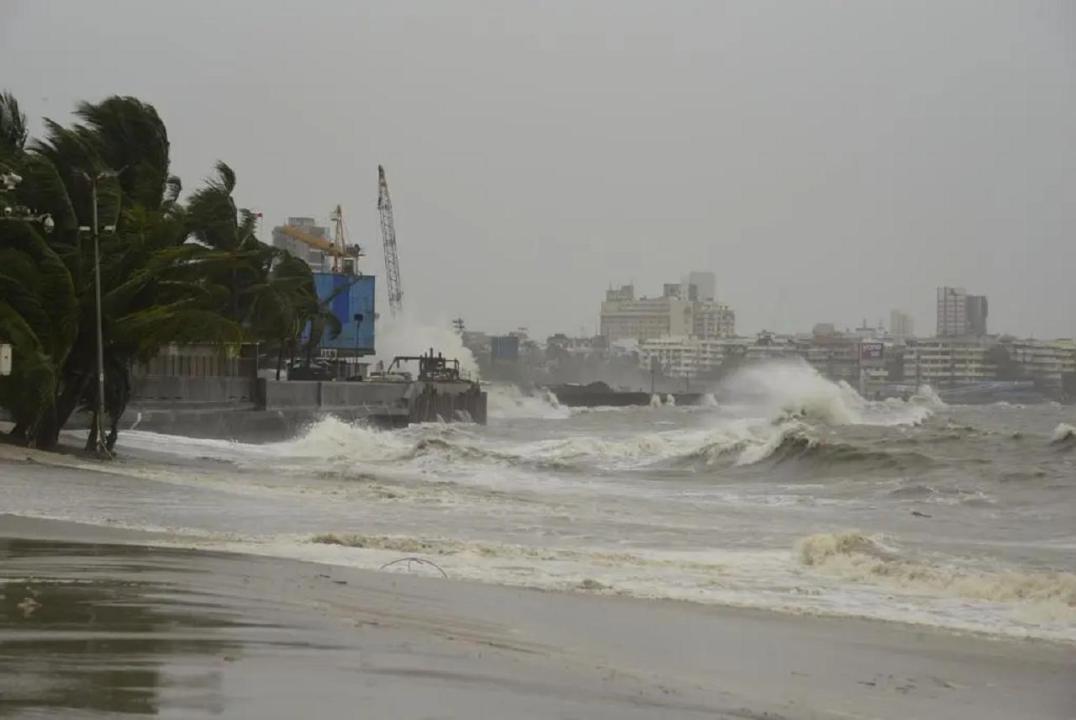 Mumbai Rains LIVE Updates: BMC forecasts 3.44m high tide for Mumbai 
