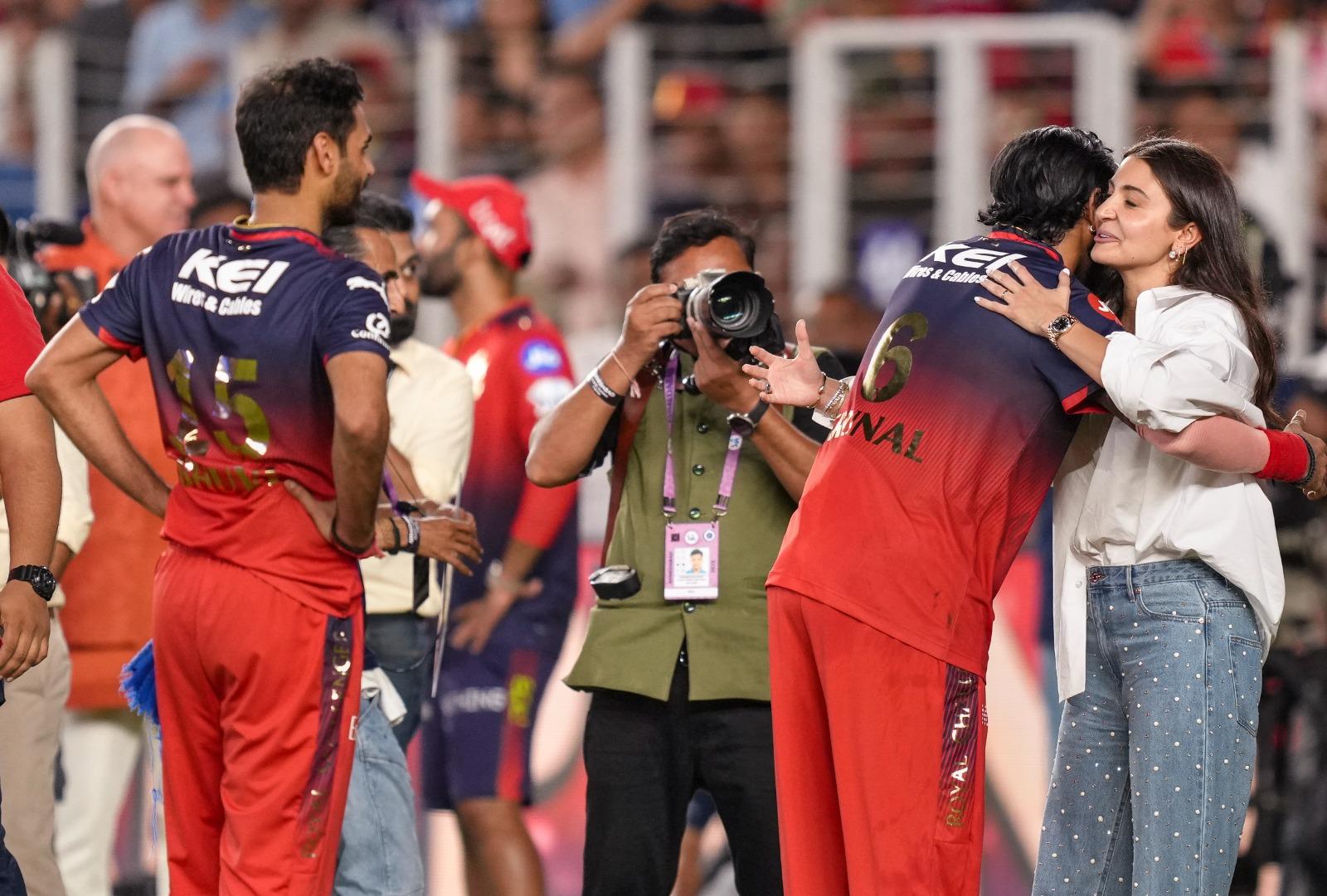 Krunal Pandya hugged Anushka, careful not to ruin her white shirt with his sweaty jersey. The RCB bowler was exceptional yesterday, he has proved his worth yet again!