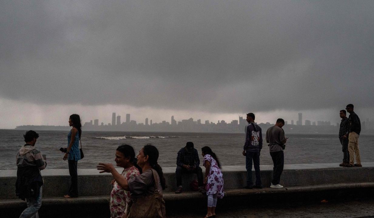 Mumbai LIVE Updates: Cloudy skies and moderate rainfall likely today