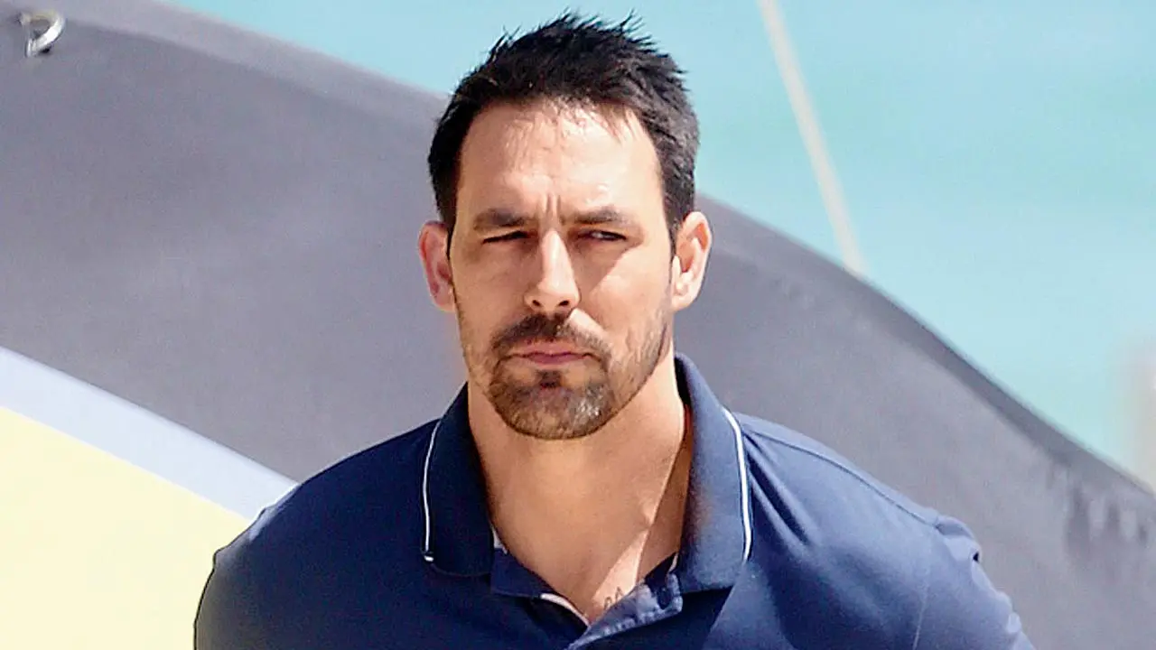 Hazlewood prioritising IPL over national team raises eyebrows: Mitch Johnson