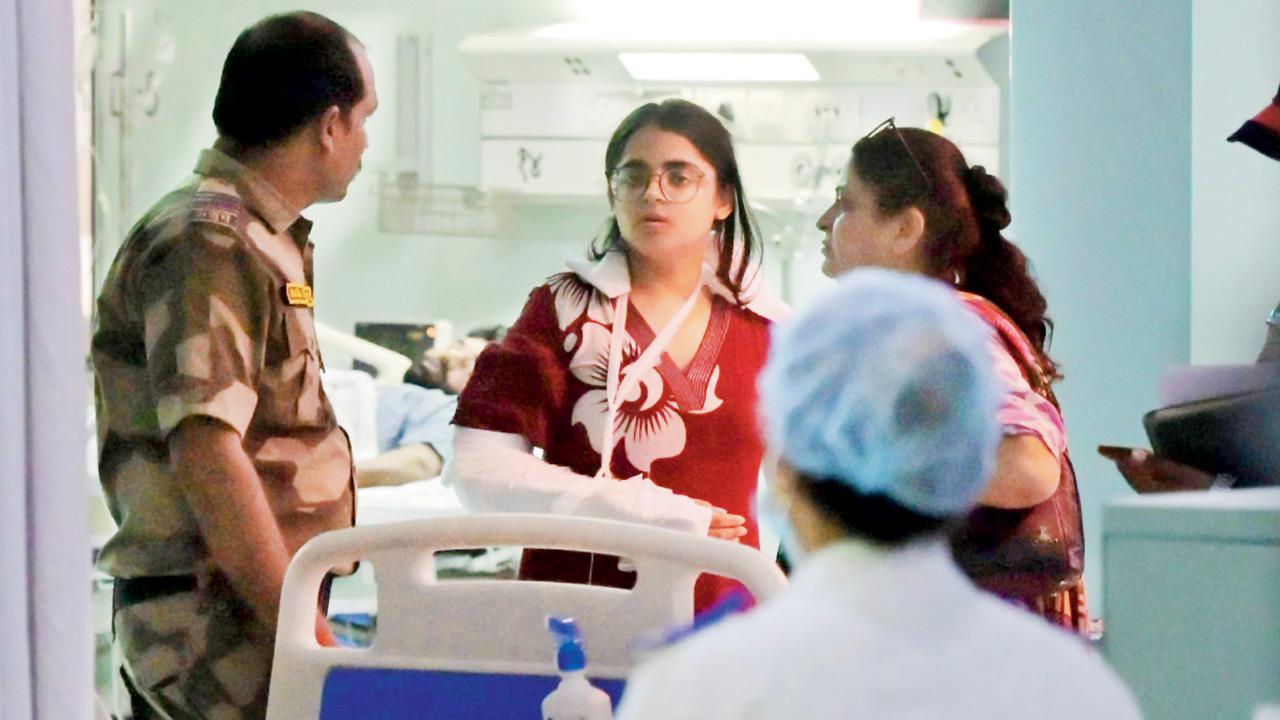 Priyanka Bhatiya, a commuter who fractured her right arm during the mishap