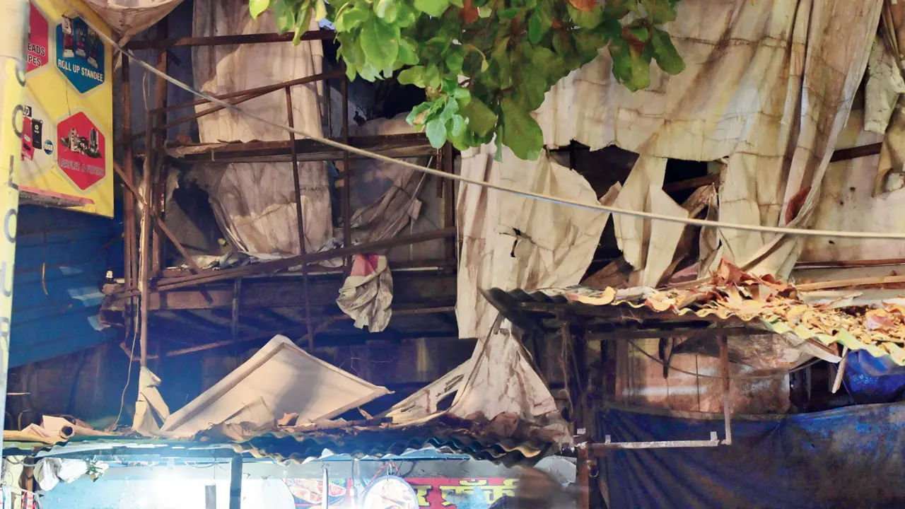Grieving families lead fight against illegal cylinder supply in Mumbai