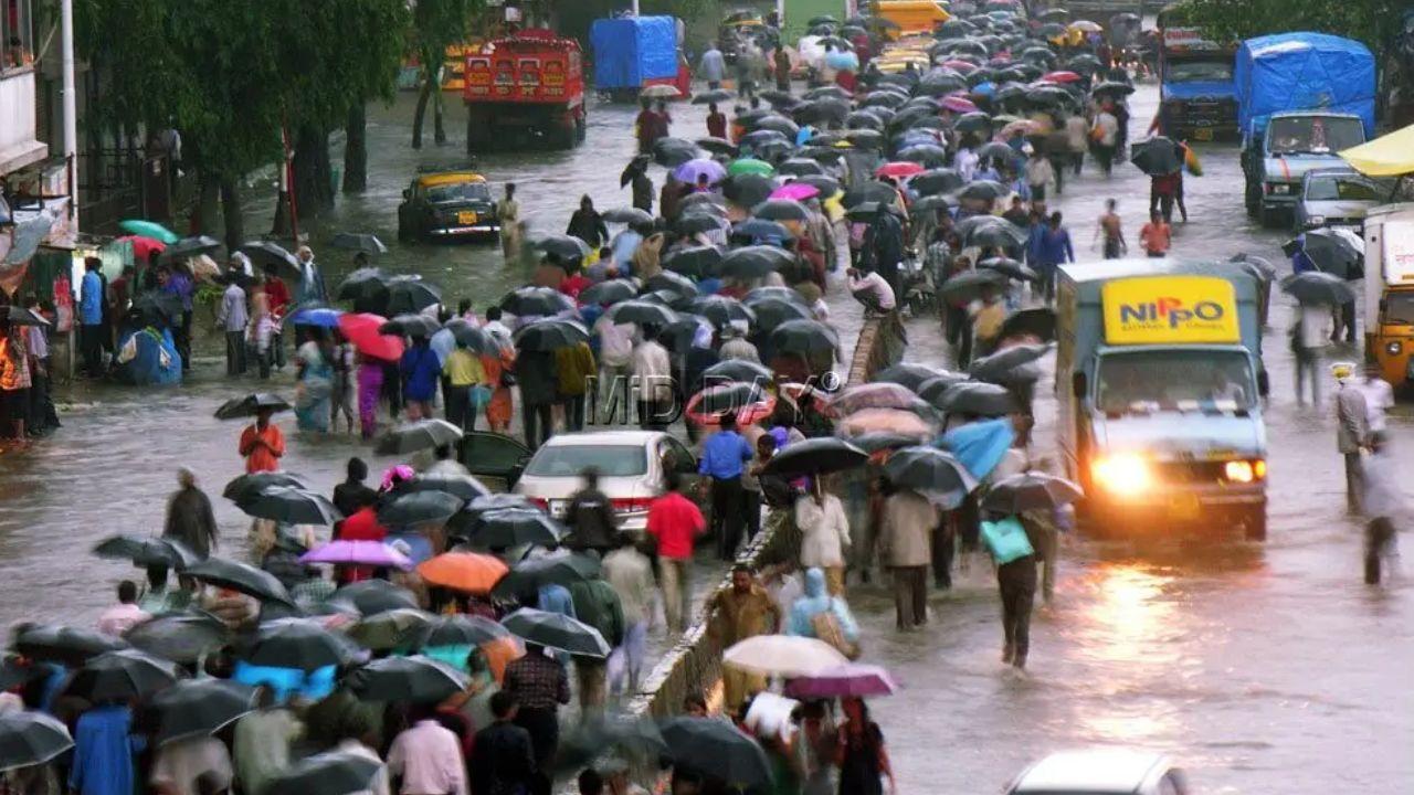 Mumbai Rain LIVE Updates: IMD issues red alert for next three hours