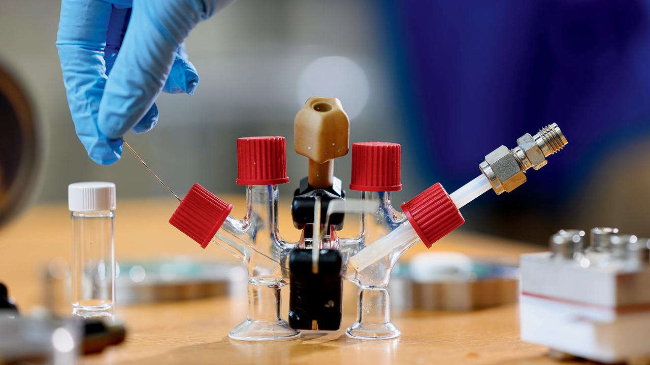 An H-cell modified with electrodes and an ion-conducting ceramic membrane. Pic/Gretchen Ertl