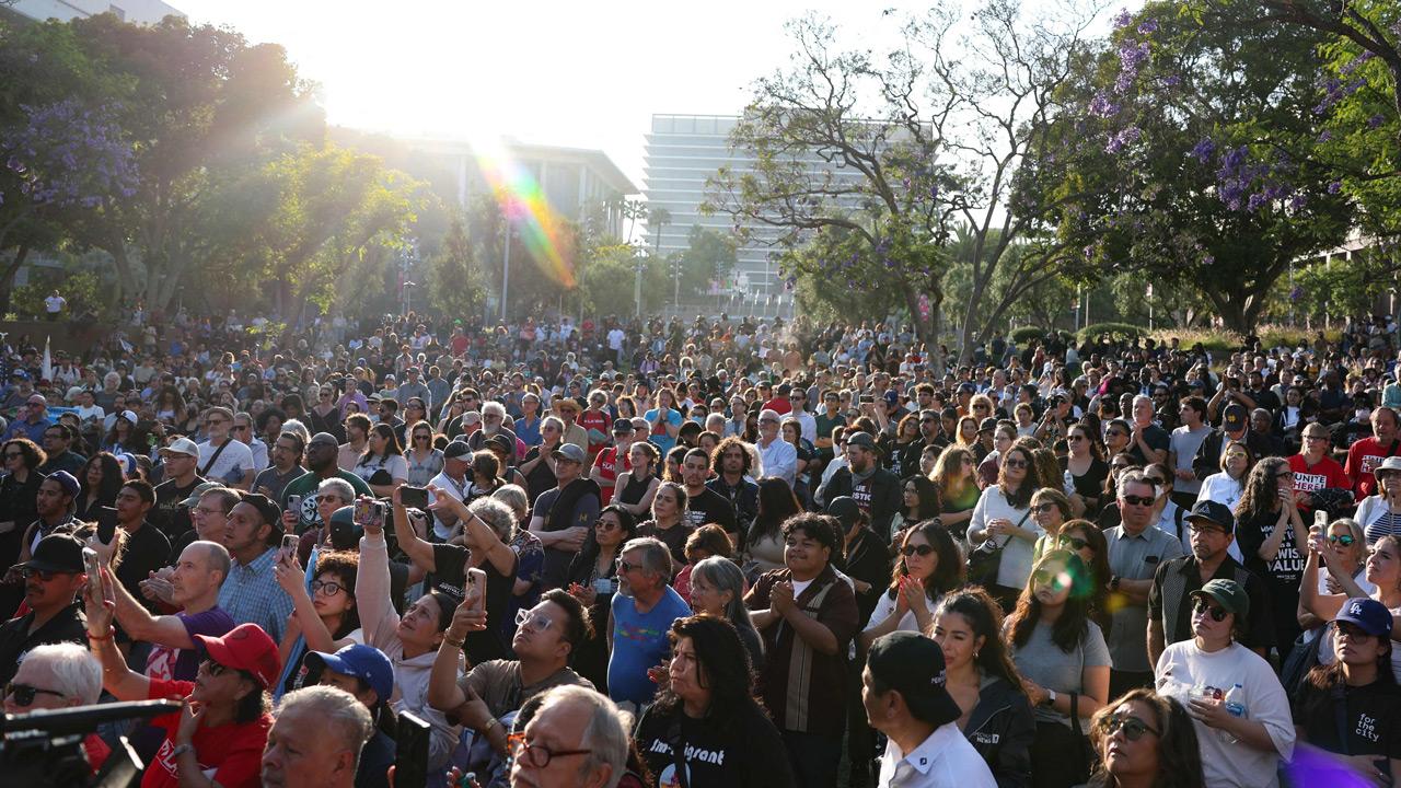 Protests in LA intensify over federal immigration sweeps, tear gas used