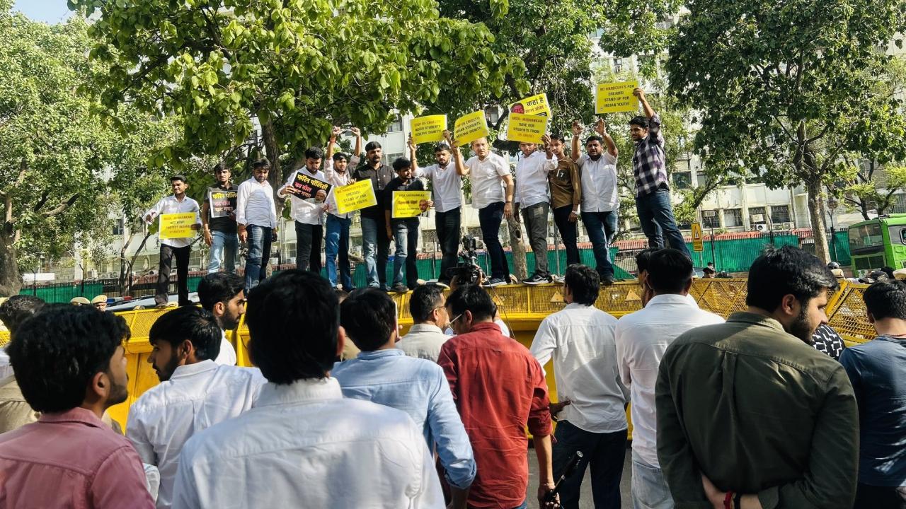Our Consulate in New York has ascertained that the individual who belongs to Haryana had entered the United States illegally without a valid visa and was being deported back to India as per a court order, sources said, according to the PTI