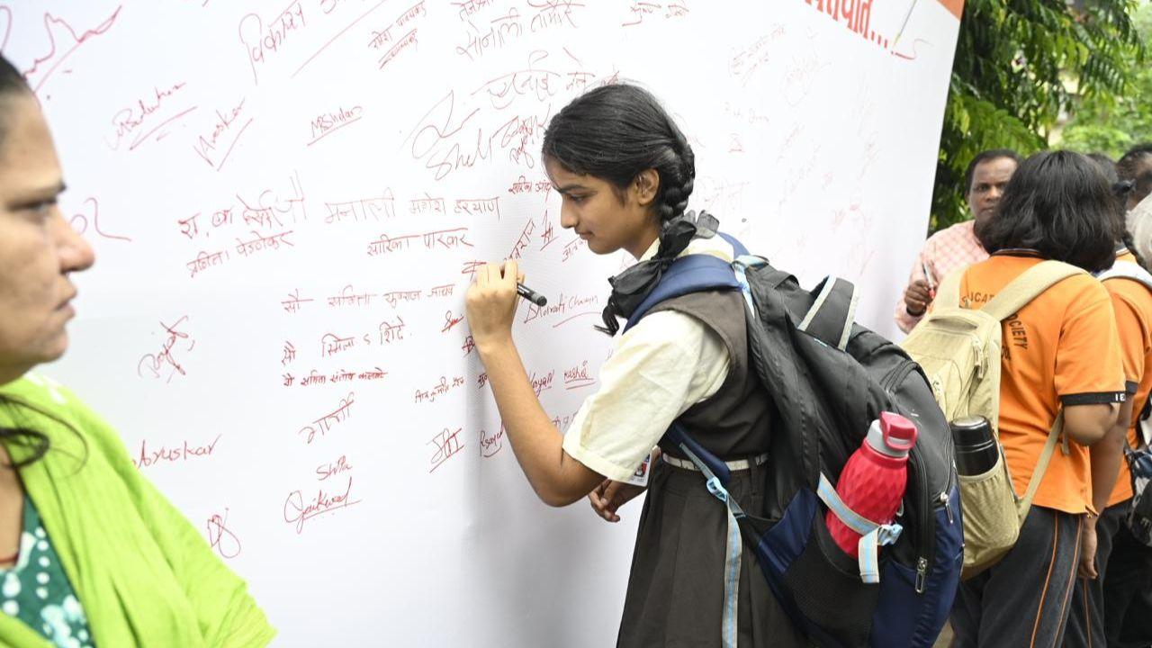 Raj Thackeray argued that forcing Hindi in Maharashtra schools was politically driven and unnecessary, as students already learn Marathi and English