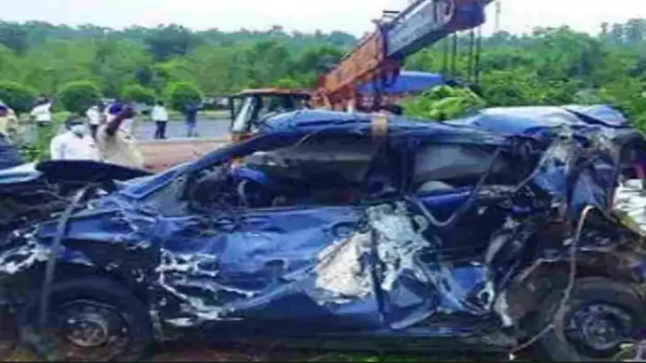 Car heading towards Nashik falls off hill at Kasara Ghat; three friends killed