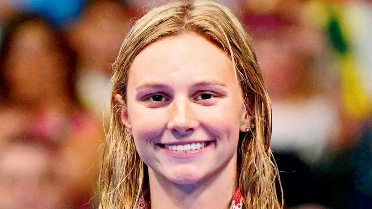 McIntosh crushes 400m freestyle world record