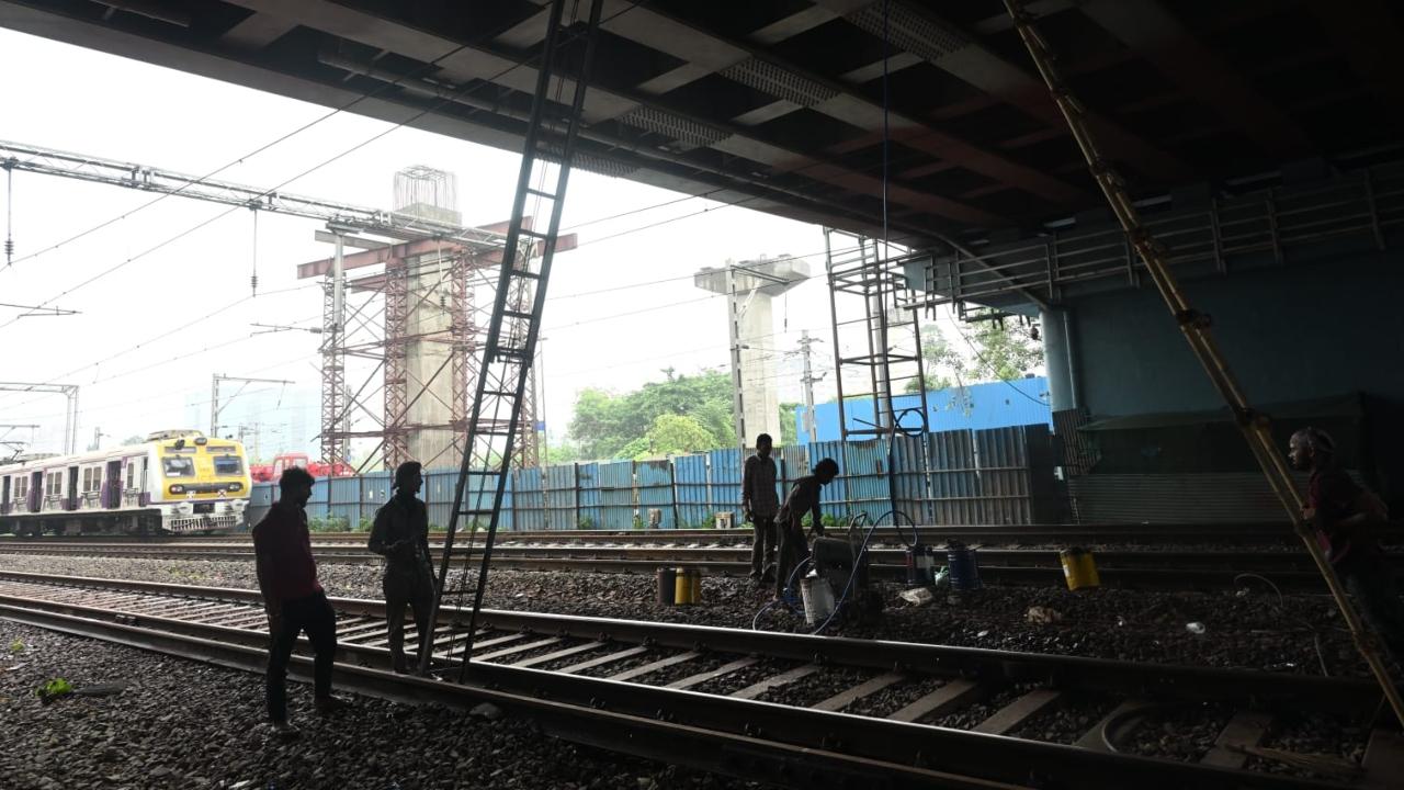 The block, which will be in place from 10:00 am to 3:00 pm, is being taken to carry out essential maintenance work on tracks, signalling systems, and overhead wires, as confirmed by Western Railway’s Chief Public Relations Officer, Vineet Abhishek