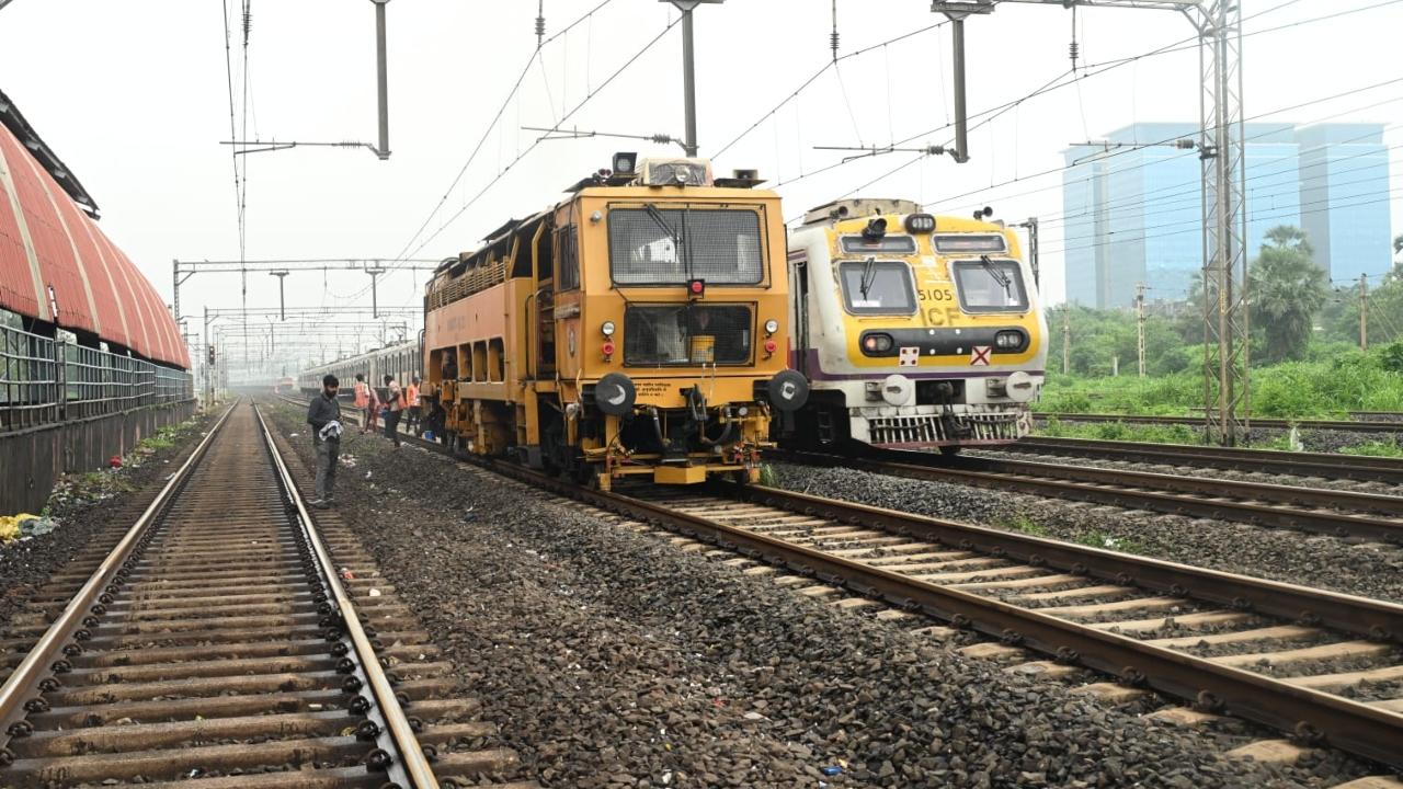 During this period, all trains on the slow line will be diverted to the fast line between Santacruz and Goregaon