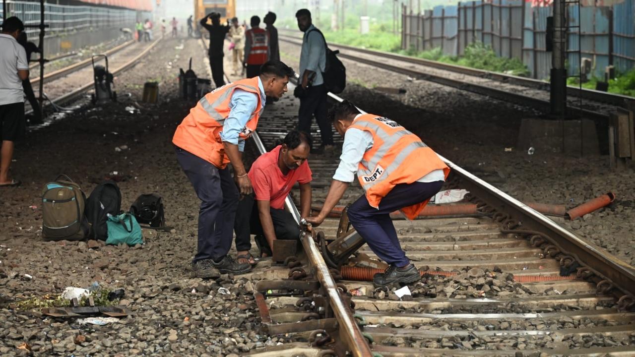 However, Harbour Line trains will continue to stop at Vile Parle and Ram Mandir, offering some relief to commuters from those areas