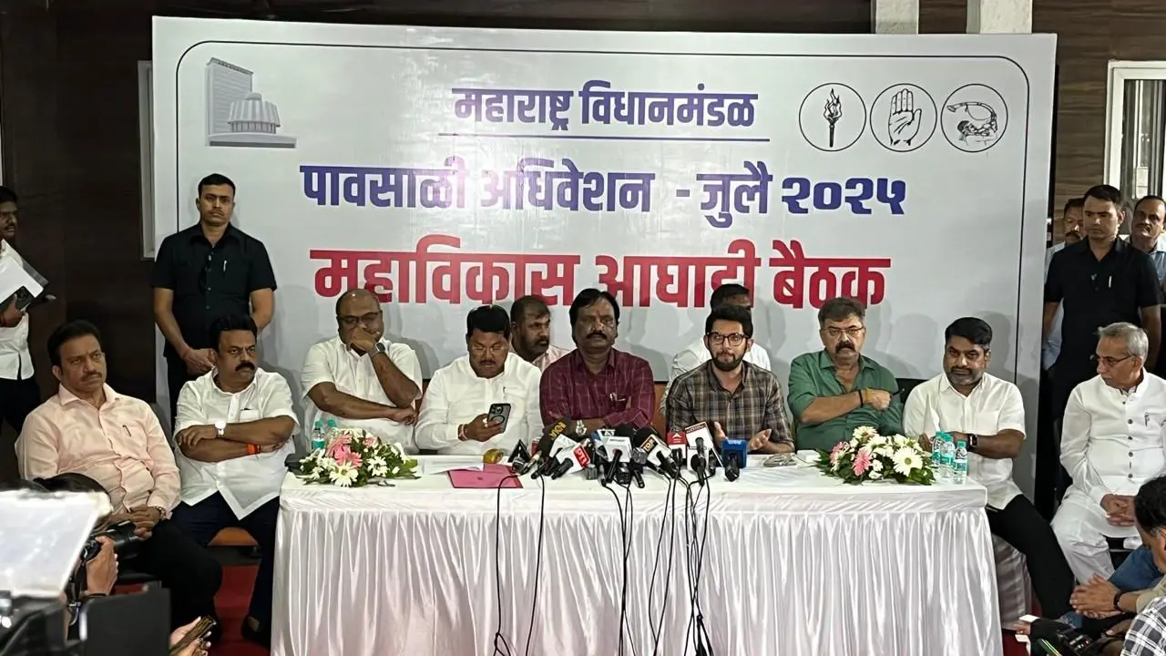 Maharashtra oppn boycotts government's 'high tea' on eve of Monsoon Session