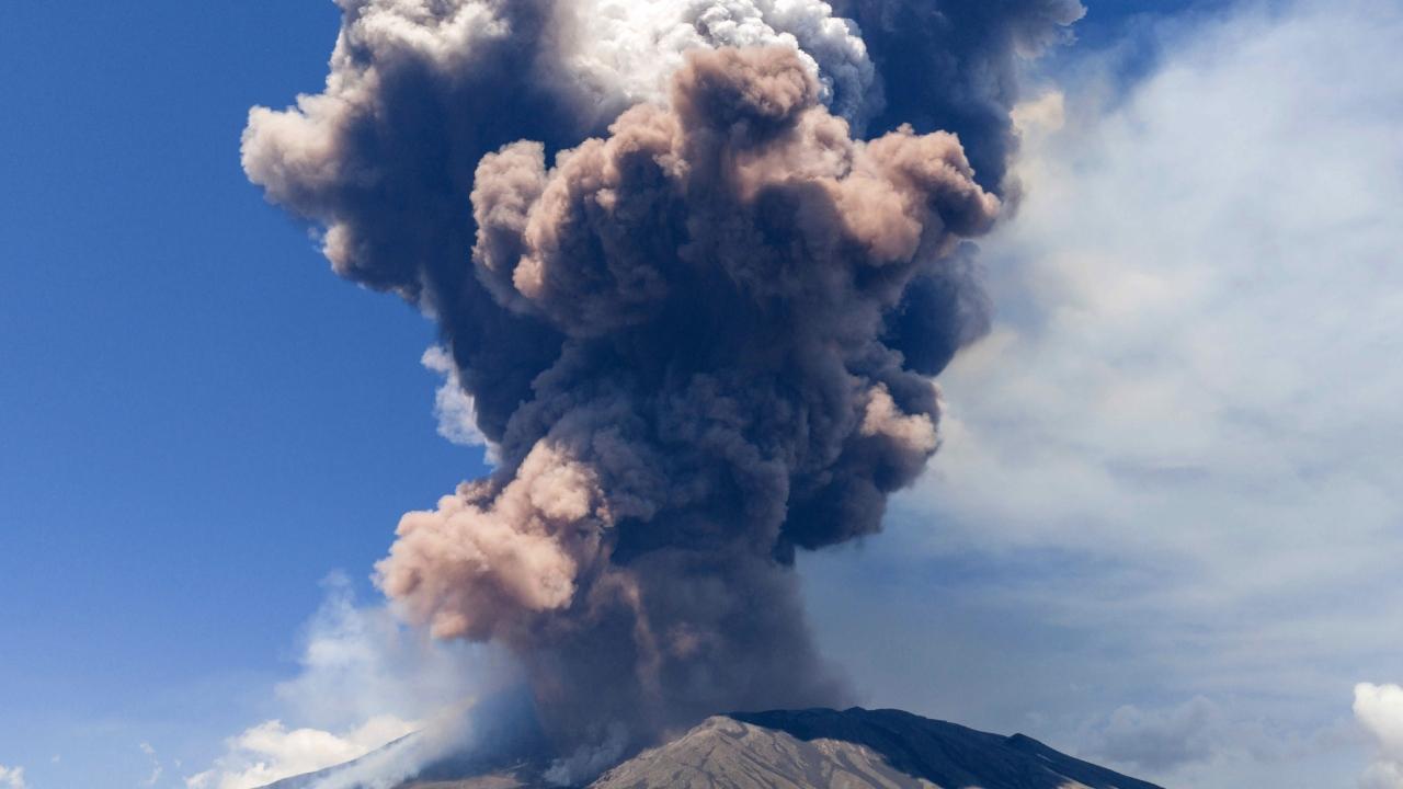 The level of alert due to the volcanic activity was raised at the Catania airport, but no immediate interruptions were reported