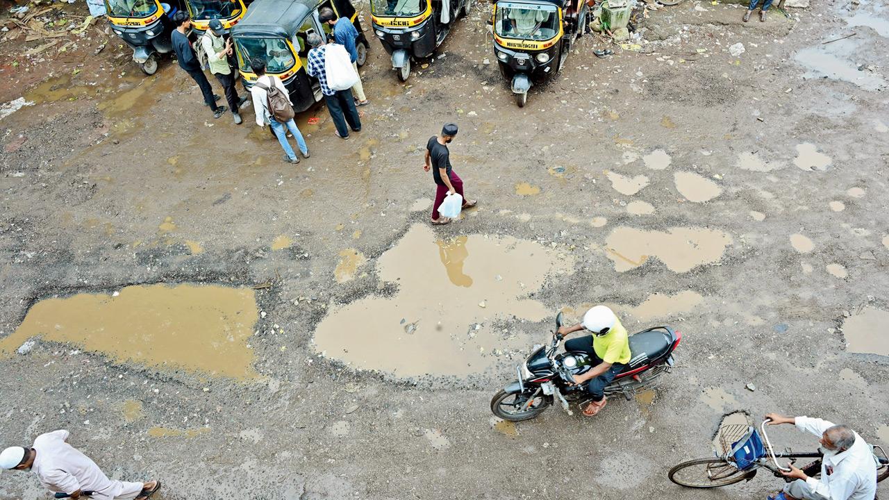 Mumbai: BMC launches mobile app for pothole complaints