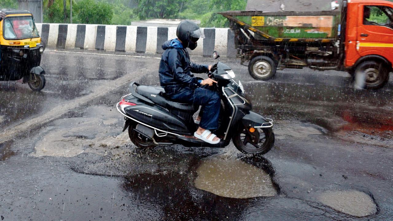 ... on Dattapada flyover leading to Borivli on the Western Express Highway. Pic/Satej Shinde